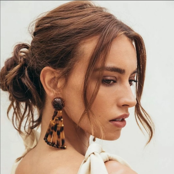 cult gaia Jewelry - Cult Gaia
Acrylic Fan Earrings